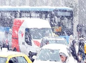 İstanbul'da E-5 trafiği kilitlendi