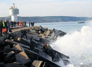 İstanbul'da fırtına: Deniz seferleri iptal