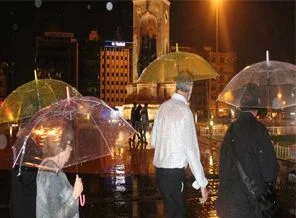 İstanbul'da yağmur etkisini göstermeye başladı