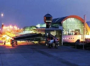 İzmir hava ulaşımında zirveye oynuyor