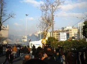 Kadıköy'deki Kent Mitingi'ne polis müdahalesi