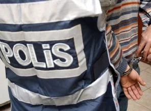 Karısı ve iki çocuğunu baltayla yaraladı