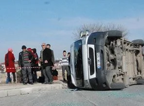 Konya'da yolcu minibüsleri çarpıştı : 22 yaralı