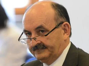 Müezzinoğlu'ndan istifa resti!
