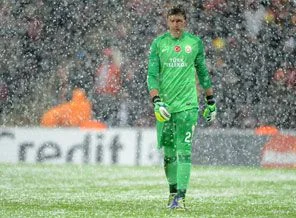 Muslera özür diledi
