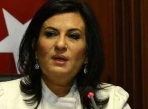 Nimet Baş'tan Ümit Özat'a sert tepki