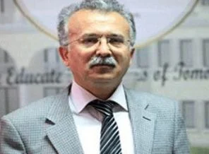 O üniversitenin rektörü konuştu: Ayakkabıları kutuları