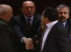 Recep Akdaş ve BDP'li vekil yumruklaştı