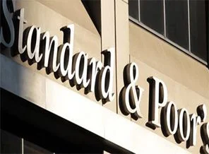 S&P, AB'nin kredi notunu düşürdü