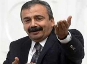 Sırrı Süreyya'dan cami duvarına bankamatik tepkisi