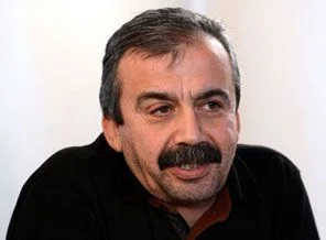 Sırrı Süreyya'nın ilkokul karnesi