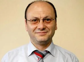 Soru işareti ve ünlem hakaret değil!