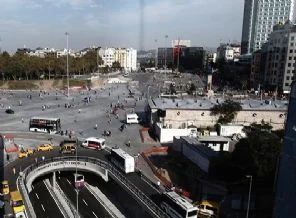 Taksim'de heykeller görürseniz şaşırmayın!