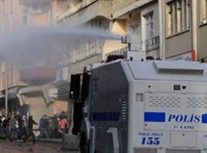 Taksim'de polisle doktorlar birbirine girdi