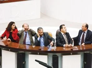 Tutuklu vekile çözüm yolda