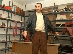 Umut Kitabevi'nin sahibi Seferi Yılmaz BDP'nin Şemdinli adayı