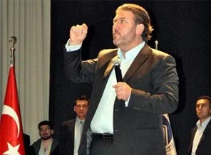 Yiğit Bulut'a şemsiyeli koruma!