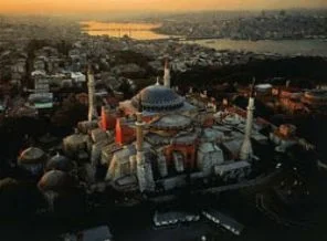 'Yüksek ses Ayasofya'yı yıkabilir!'