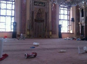 Zaman: 'Camiye bira tenekesi sonradan konuldu'
