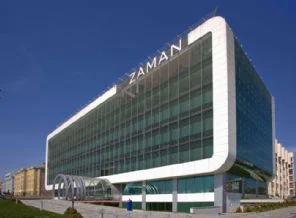 Zaman Gazetesi'nin önüne hangi pankart açıldı?