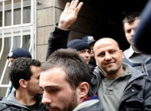 Ahmet Şık'la Taraf yazarının cemaat polemiği
