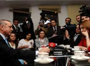 AK Parti'den yeni akreditasyon kararı!