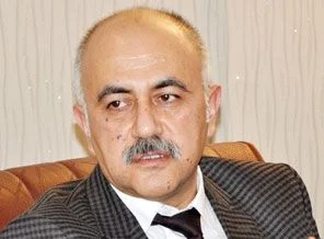 AK Parti'li adayı, CHP'li aday tedavi etti