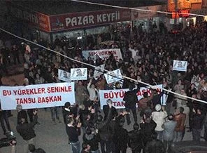 AK Parti'nin adayı partilileri sokağa döktü