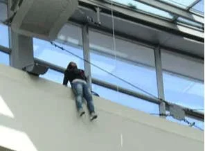 Alışveriş merkezinde intihar