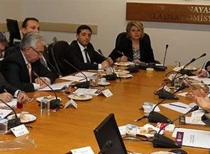 Anayasa Komisyonu HSYK için toplandı