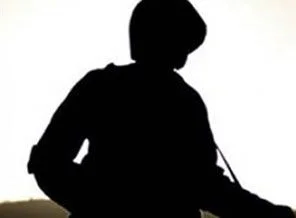 Asker 'dur' ihtarına uymayanları vurdu