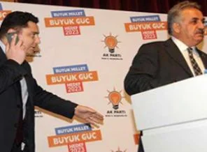 Bakanı kürsüden indiren telefon