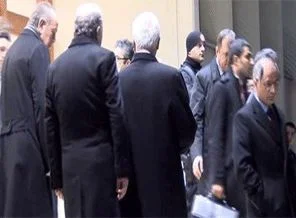 Başbakan, havalimanında bakanlarla bir araya geldi