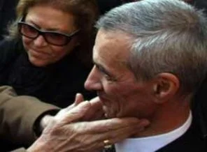 Başbakan'ın elini neden sıkmamış?