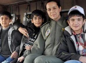 Diyarbakırlı çocukların Sikorsky keyfi