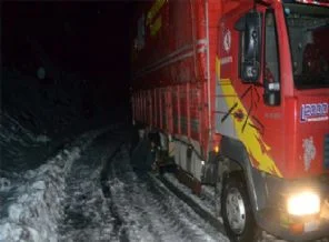 Doğu'da 30 TIR yolda mahsur kaldı