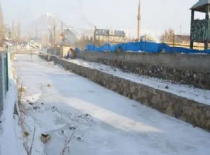 Doğu eksi 26 ile donuyor