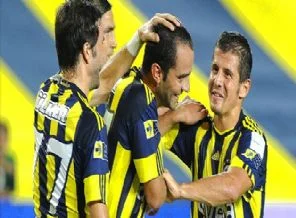 F.Bahçe'de herkes tatil yapıyor O çalışıyor!