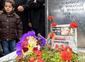 Gazeteci Metin Göktepe mezarı başında anıldı
