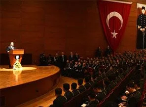 Gül'den Harp Okulu öğrencilerine tarihi mesajlar