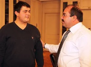 Havalimanında bulduğu parayı teslim etti, bakın ne kazandı!