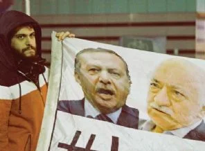 İslamcı bir iktidar ile dindar bir cemaat kavga ediyor