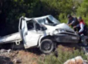 Kamyonet takla attı: 2 ölü, 1 yaralı