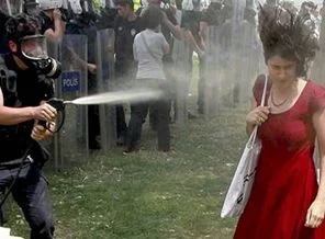 'Kırmızılı Kadın'a takipsizlik
