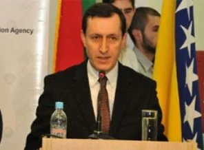 'Komplo ile gelmedik, komplo ile gitmeyiz'