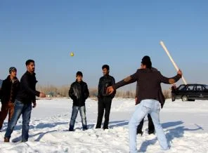 Kürtlerde kaybedenin evinde yemek ikram ettiği oyun!