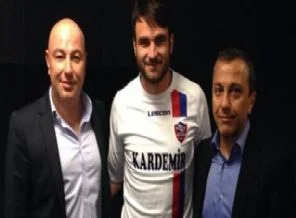 Musa Çağıran yeni takımıyla imzaladı