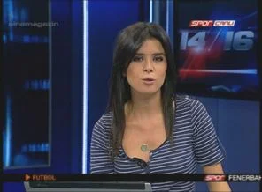 NTV spikeri azar yedi, ağlayarak haber sundu