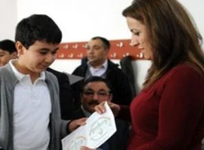 Öğrencilerden velilere karne