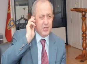 Operasyoncu müdür suçüstü yakalanmış